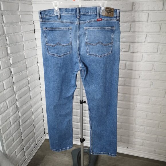 Wrangler Men's Size 36/30 Lighter Wash Slim Straight Blue Jeans - Picture 2 of 13